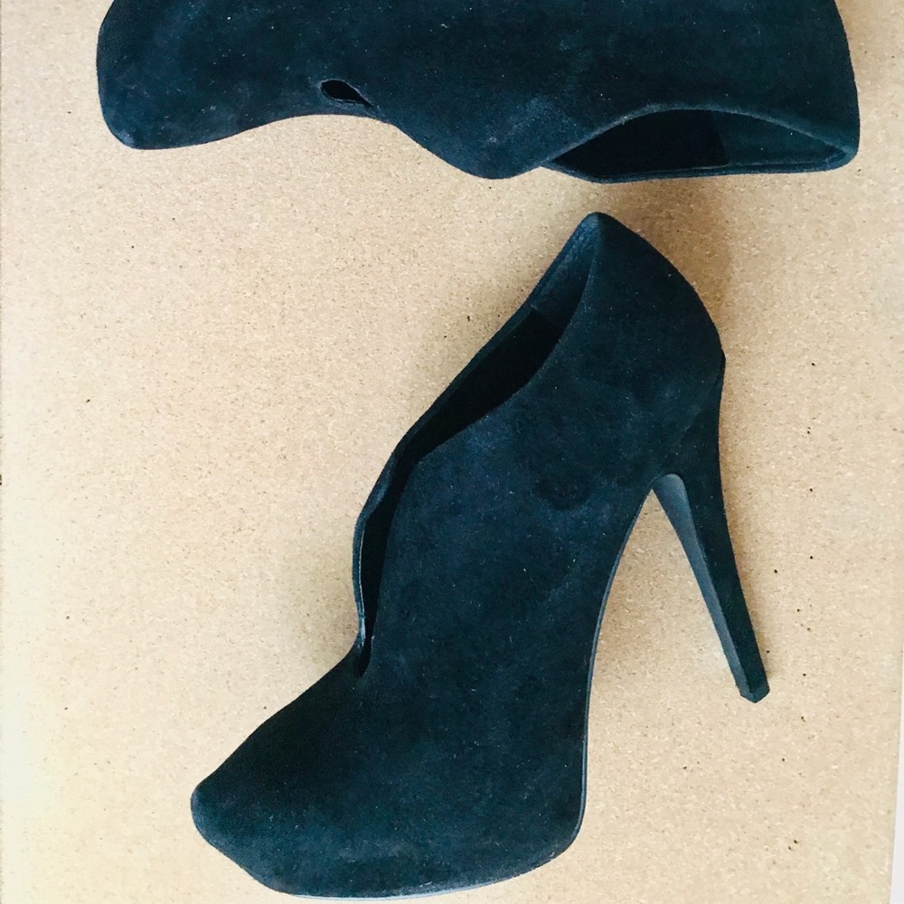 BCBG ankle black bootie